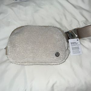 lululemon Everywhere Belt Bag